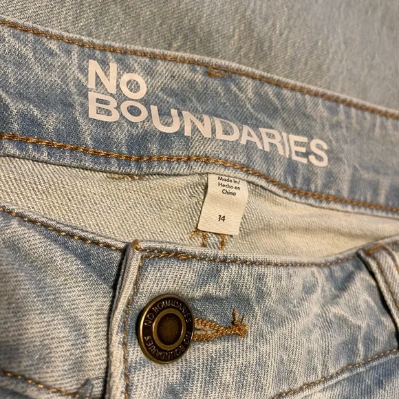 Women's No Boundaries Wide Leg Baggy Jeans Size 14 Grunge Y2K Fringe Light Wash - Picture 4 of 10